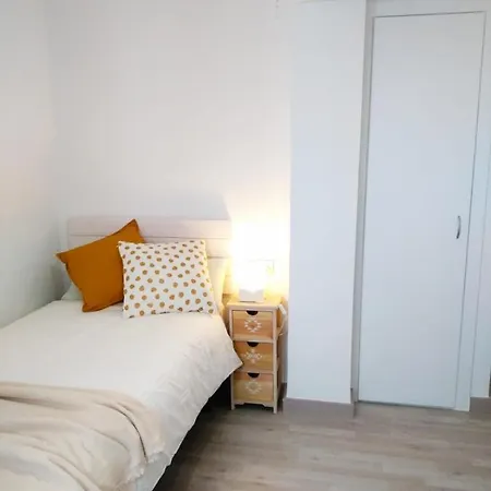 Adamar アパート リバデセリャ